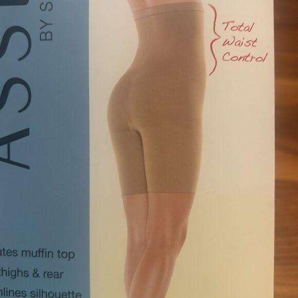 NEW Women's Assets by Sara Blakely 166B Sensational Shaper Shapewear Nude Size 4 - Picture 3 of 8